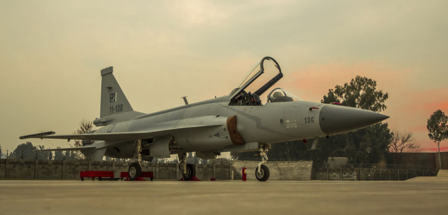 160111 caza avion jf 17 Pakistan Aeronautical Complex
