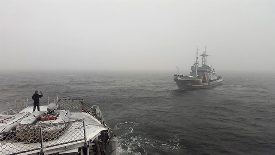 Vanguardia remolcado por Lautaro via Armada de Chile
