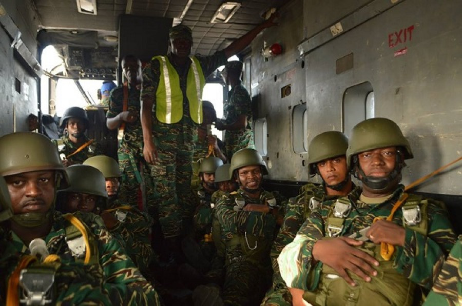 Guyana FuerzaDefensa Paracaidistas SEP15 GDF