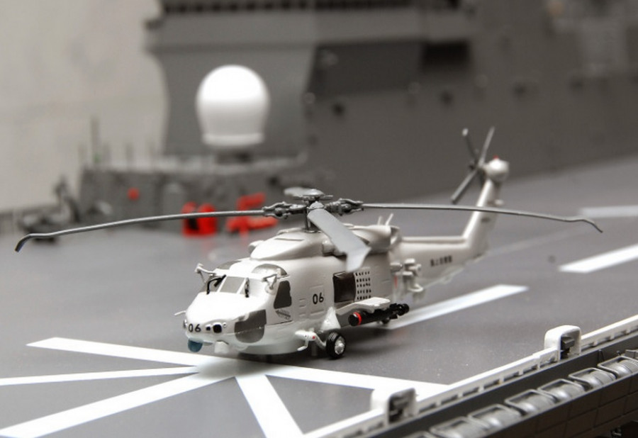 150917 helicoptero naval japon maqueta ministerio defensa japon01