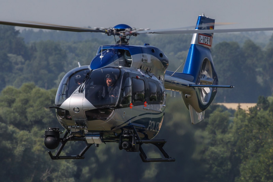 151019 infodefensa helicoptero H145 Polizei BaWu Copyright Airbus Helicopters Charles Abarr 002