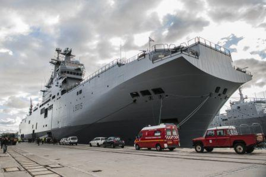 150514 buque portahelicopteros dixmude mistral ministerio defensa francia1