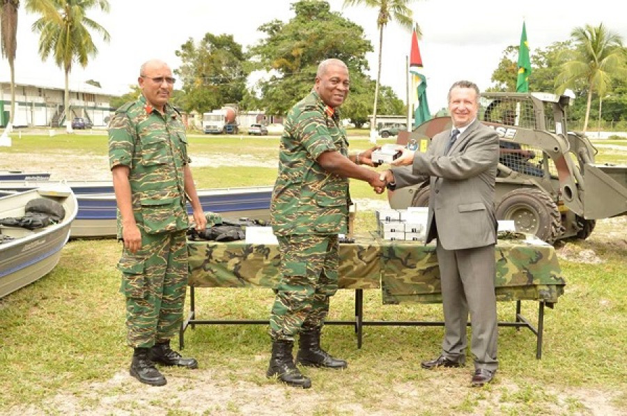 Guyana FuerzaDefensa Brasil Donacion NOV15 GDF