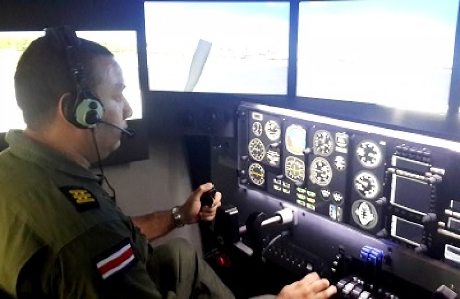 EE UU  dona simulador de vuelo a Costa Rica