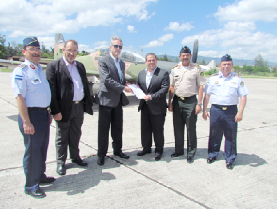 Foto nota Embraer entrega  propuesta para repotenciar aviones T27 de Honduras