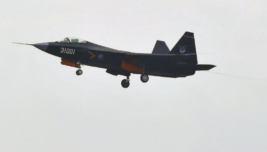 141112 j 31 caza avion quinta generacion Liang Xu Xinhua Ministerio Defensa Chino