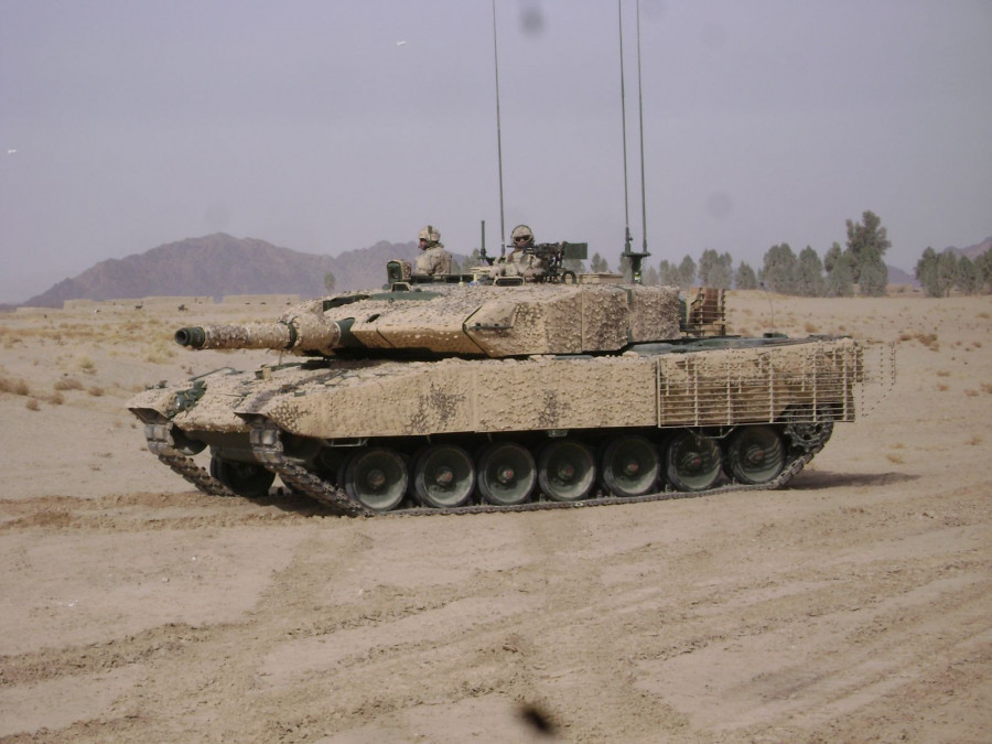 150126 tanque leopard desierto kmw