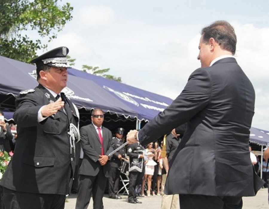 Foto nota comisionado Pinzon asume como director de la Policia panamena