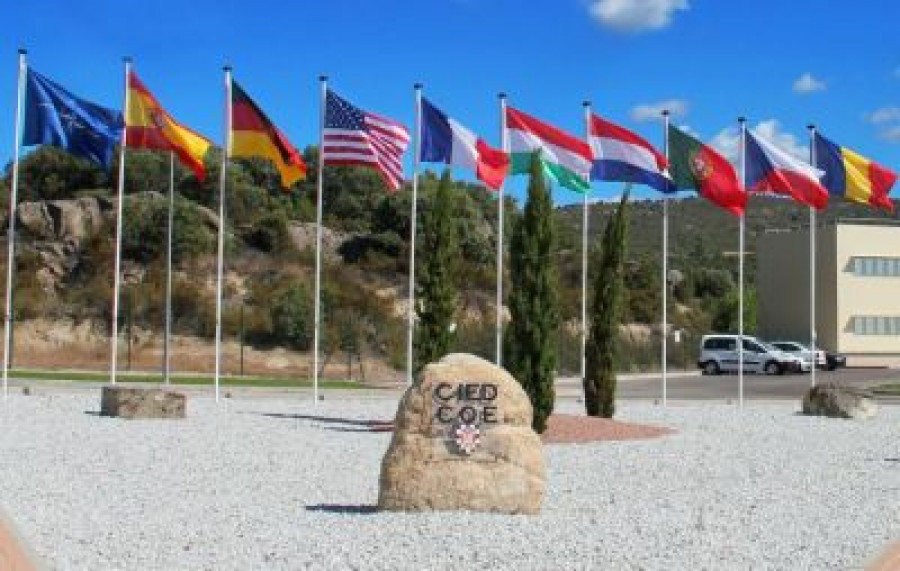 Foto CoE 10 flags 858x544