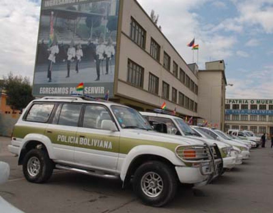Policia Boliviana Camioneta ABI