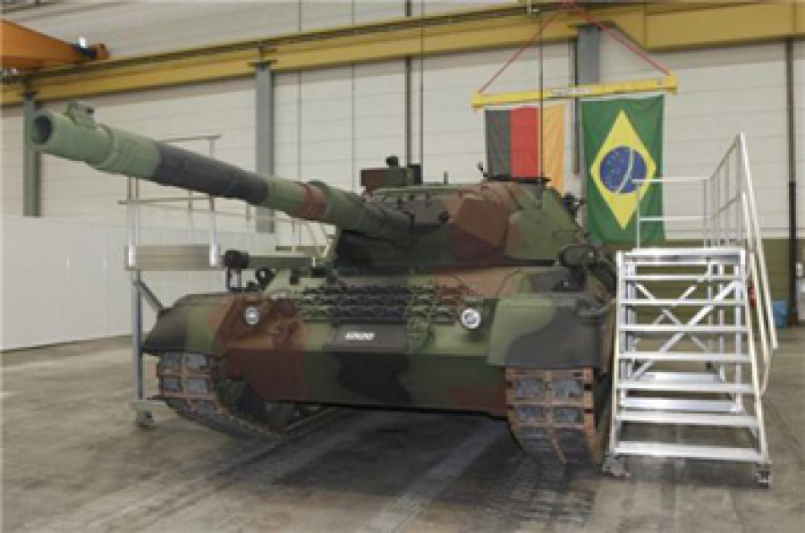 Leopard 1A5.ConbanderaBrasil400