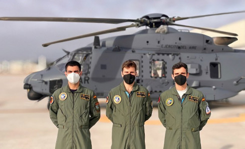 Nuevos pilotos del helicóptero nh90
