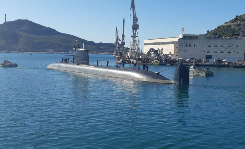 Submarino S81 sale al mar