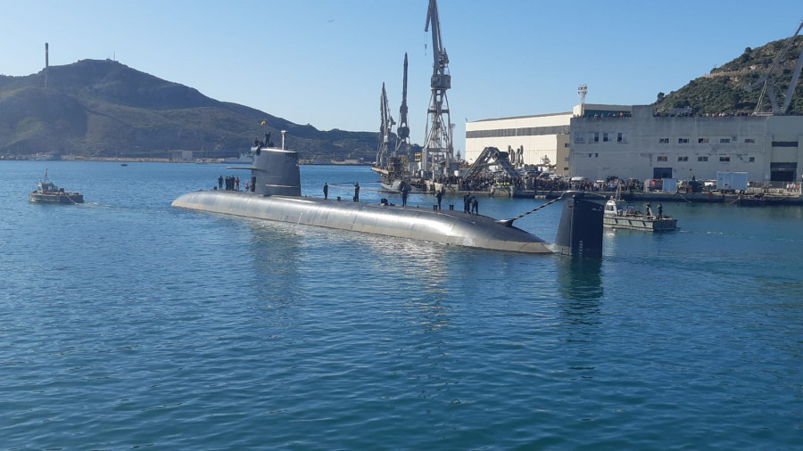 Submarino S81 sale al mar