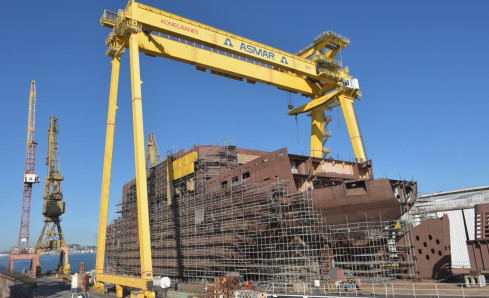 Buque antartico Almirante Óscar Viel estado de avance a inicios de abril en la grada de construcción de Talcahuano foto Asmar
