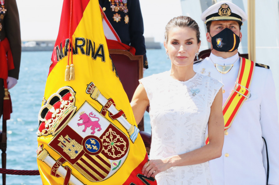 Reina entrega bandera fuerza naval especial 20220607 06