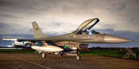 Foto Arte F16 con marcas colombianas. Foto Daniel Cárdenas