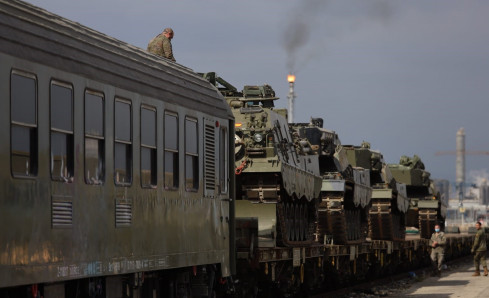 Transporte carros de combate en tren ejercito