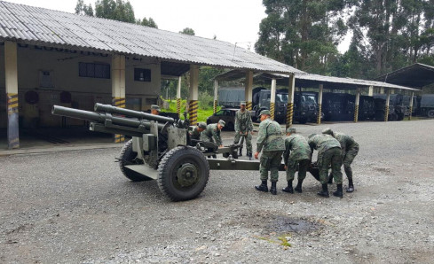 M2A1. Forto Ejército del Ecuador