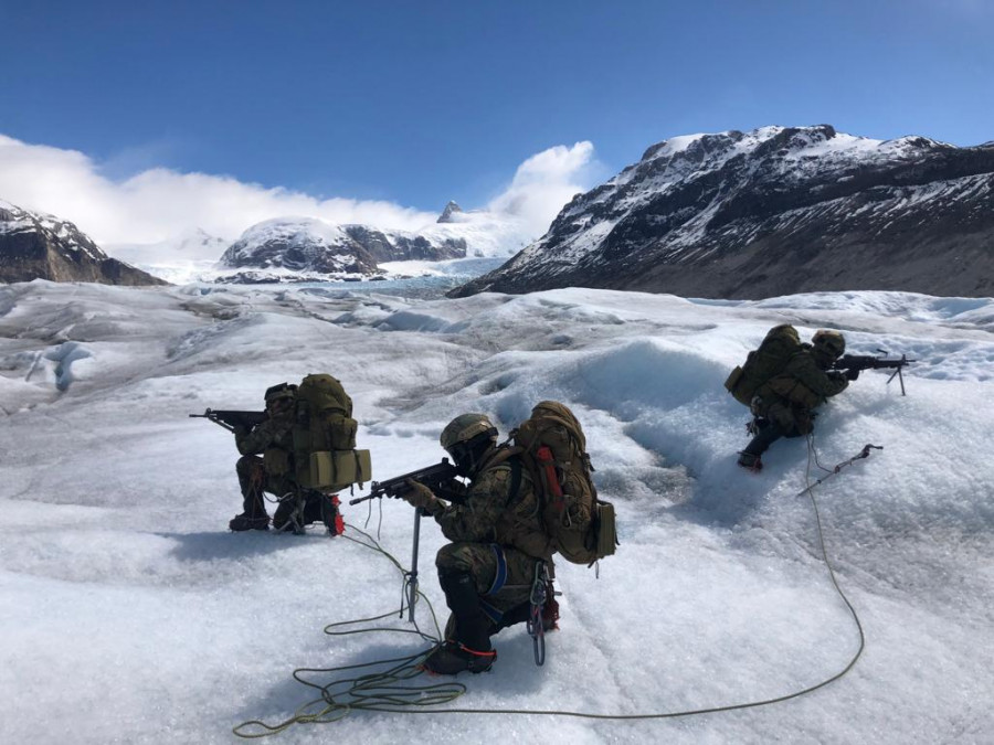 CAD Cochrane ejercicio en glaciares Foto Ejército de Chile