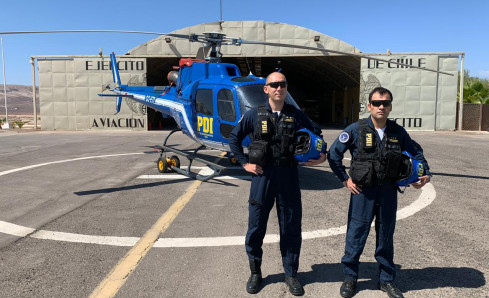 Pilotos de helicóptero Airbus AS350 B3 de la Bapol Foto Policía de Investigaciones de Chile