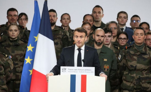 Emmanuel Macron en la base de Mont de Marsan presentando la nueva planificación de defensa 2024 2030. Foto Ministerio de las Fuerzas Armadas de Francia