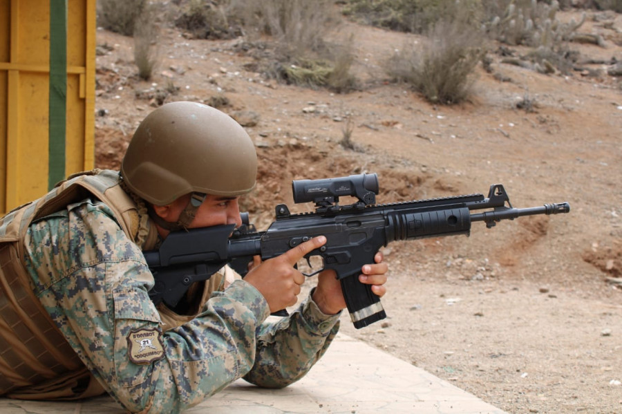 Soldado Conscripto del Regimiento N 21 Coquimbo realizaron práctica de tiro de fusil Galil ACE 22 NC empleando la mira Elcan Specter Foto Ejército de Chile