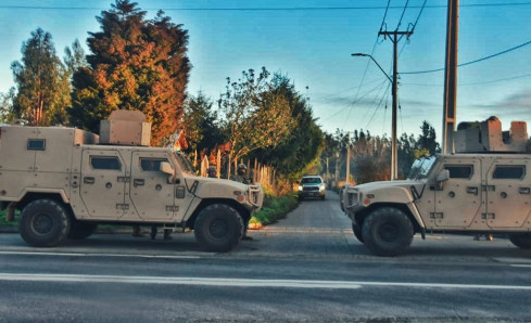 Carros KLTV182 de la Infantería de Marina en dispositivo de seguridad de Carabineros de Chile en Tranaquepe Foto bJedena Biobío