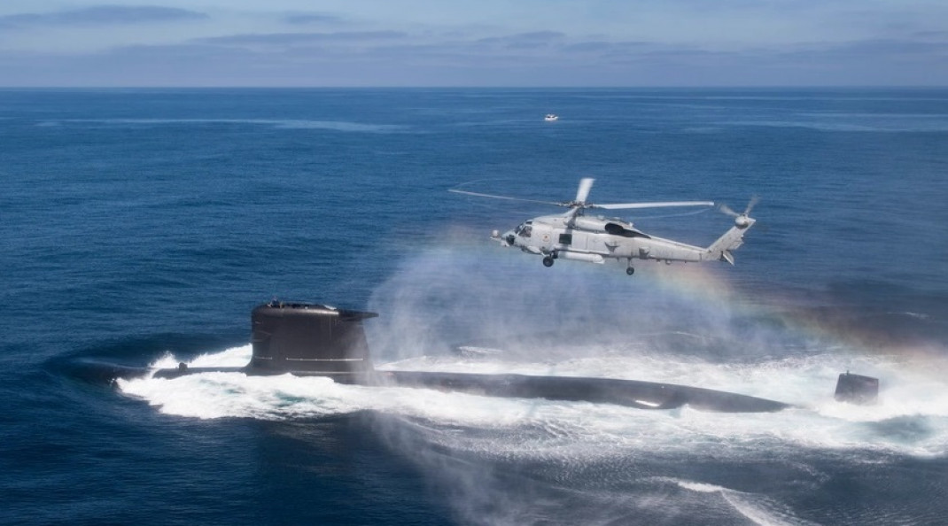 Submarino Carrera realiza ejercicio Hoixtex con helicóptero MH 60R del Escuadrón HSM 35 Magicians Firma Mass Communication Specialist 2nd Class Aron Montano US Navy