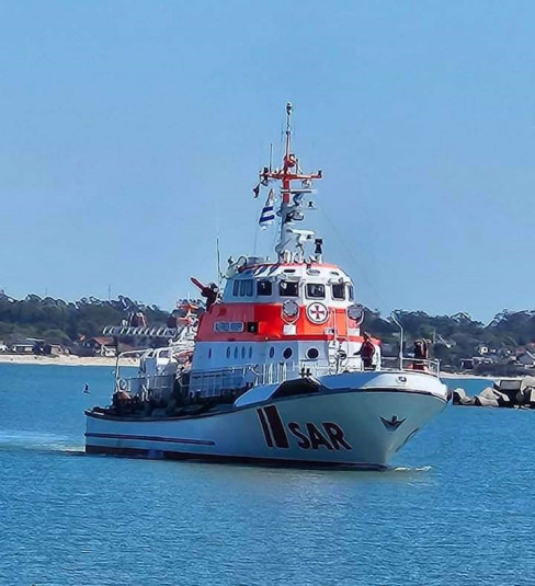 Arriba a Uruguay la lancha de rescate Alfried Krupp (3)