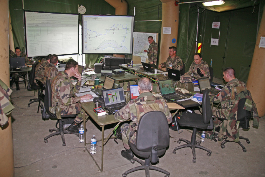 Militares utilizando sistems de Thales. Foto. Thales