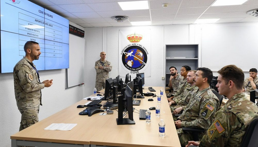 Un programa de la Fuerza Espacial de Estados Unidos visita el Centro de Operaciones de Vigilancia Espacial