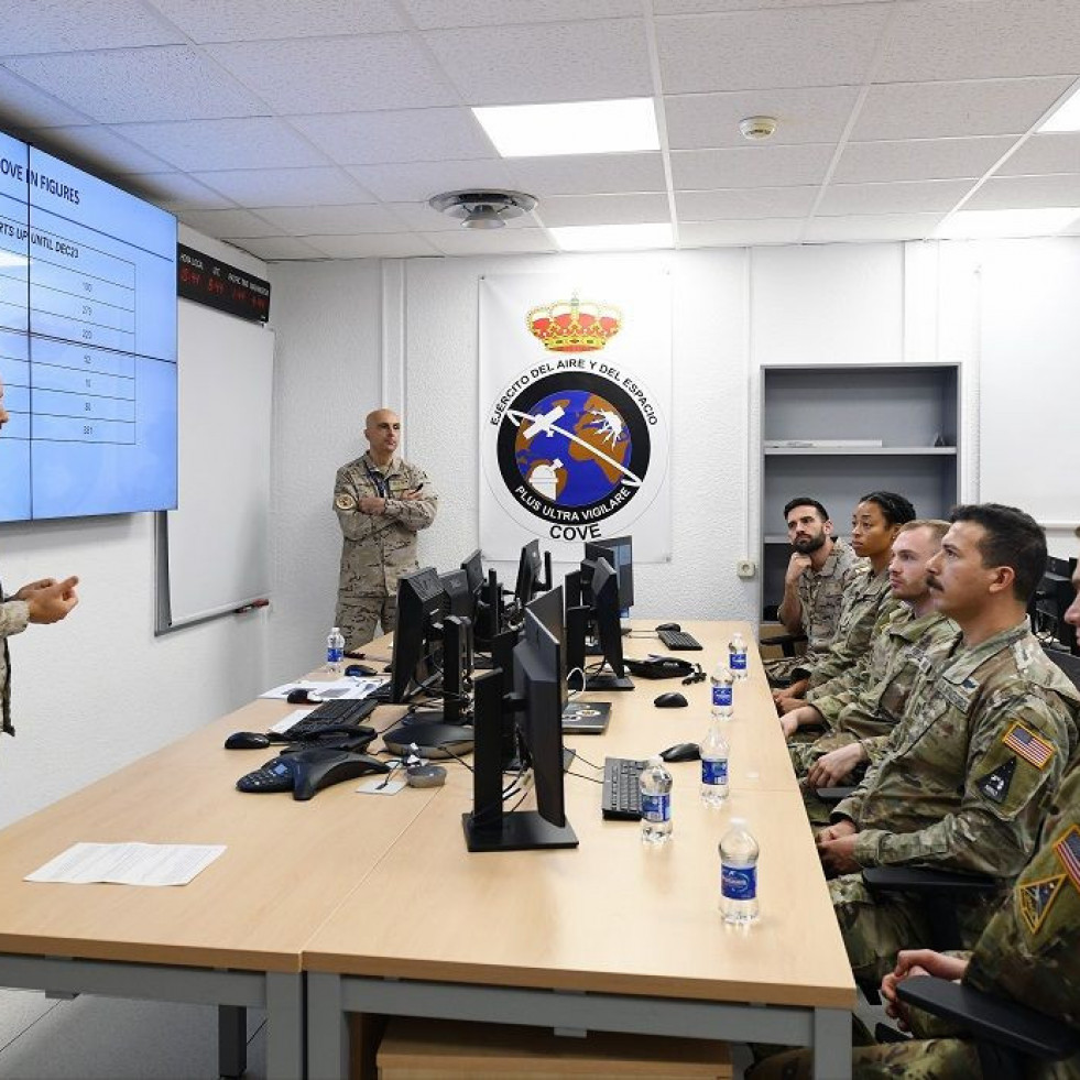 Un programa de la Fuerza Espacial de Estados Unidos visita el Centro de Operaciones de Vigilancia Espacial