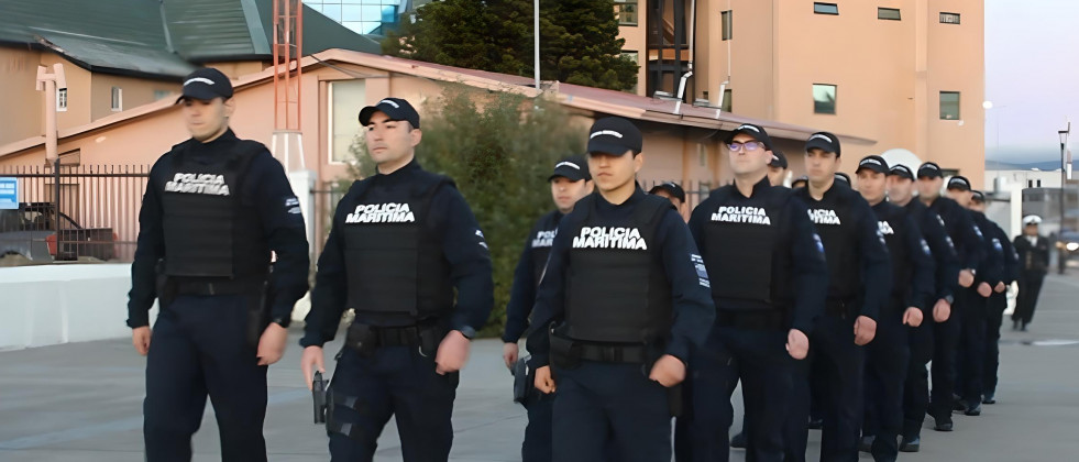 Curso de operadores de Policía Marítima en la Gobernación Marítima de Punta Arenas Firma Armada de Chile