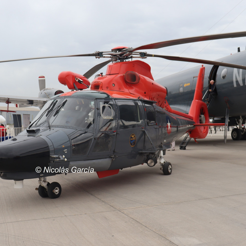 Helicóptero Airbus AS365 Dauphin de la Aviación Naval de la Armada de Chile en Fidae 2024 Firma Nicolás García