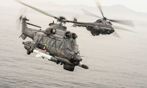 Helicópteros de ataque Airbus AS332F1 Cougar de la Aviación Naval de la Armada de Chile Firma Cees Jan van der Ende 002