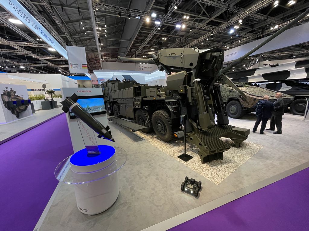 Sistema de artillería 8x8 Caesar expuesto en DSEI, Londres. Foto: Nexter