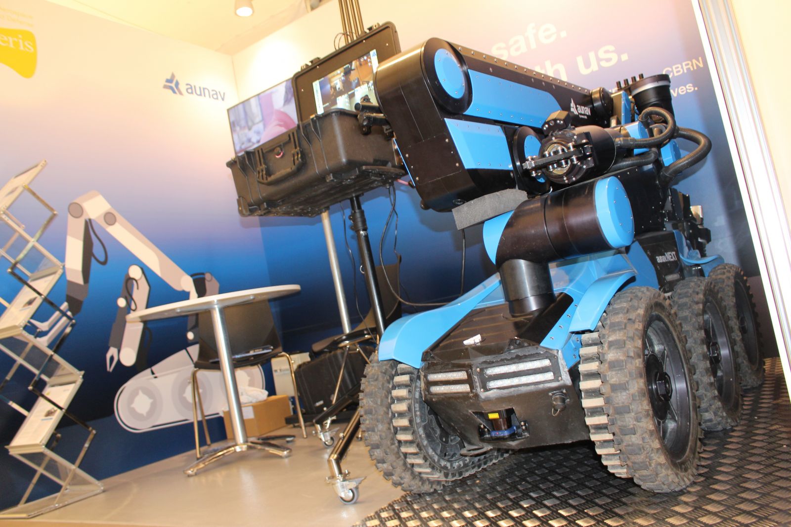 4º C-IED Technology Workshop robot de everis aunav next foto ngp - copia (2)