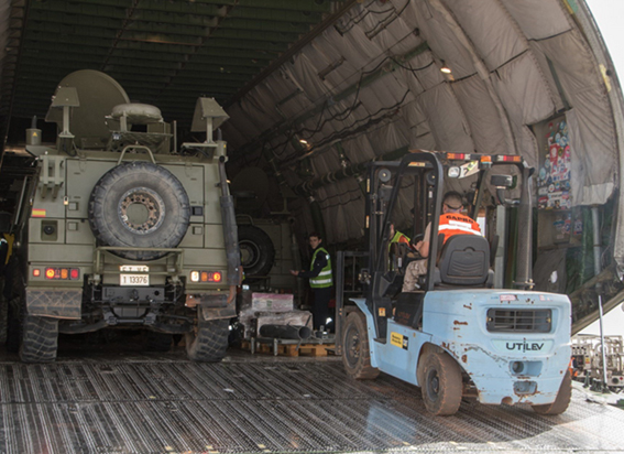El ejérctio traslada 180 toneladas de material a la zona de operaciones. Foto:FLO