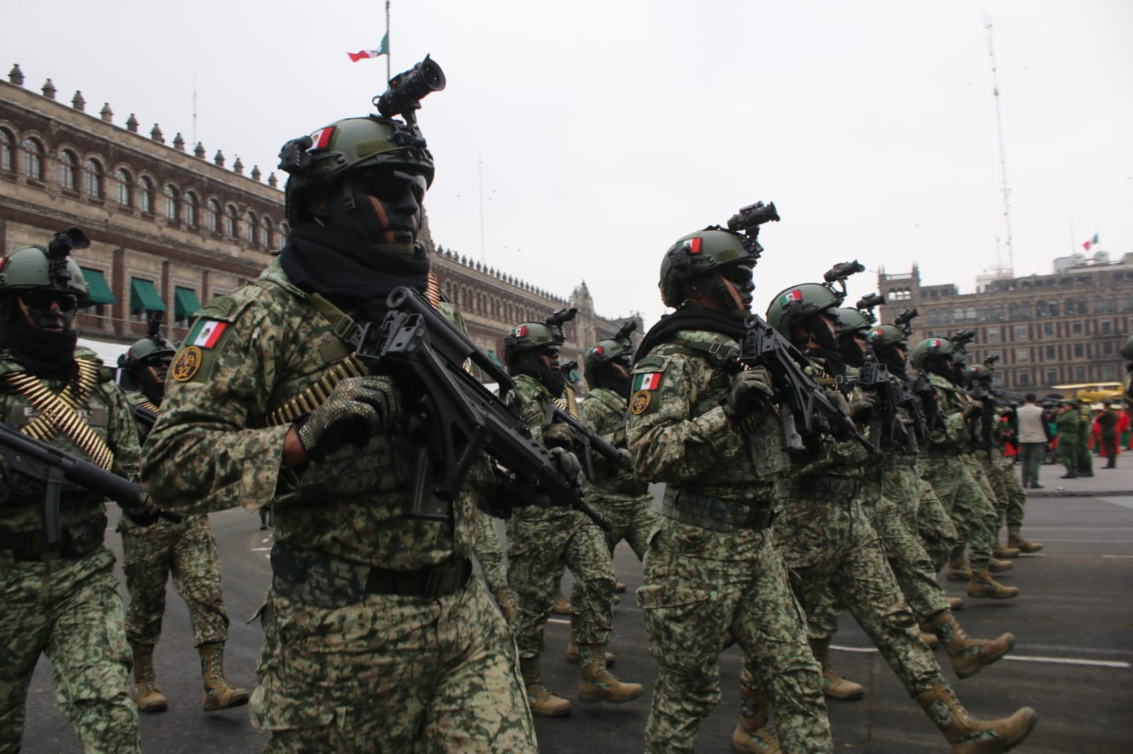 Desfile cívico militar por el 112º aniversario de la Revolución Mexicana