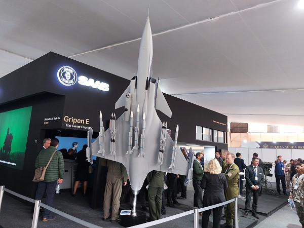 Saab offers Gripen E, RBS-70 NG and Giraffe 1X radar on site