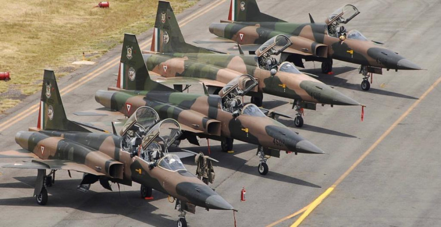 Aviones de combate F5 en Santa Lucía. Foto Sedena