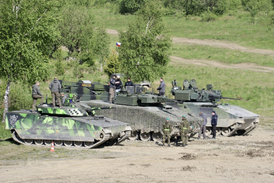 Los vehículos candidatos al programa checo CV90, Lynx y Ascod. Foto Michal Voska  Ministerio de Defensa checo