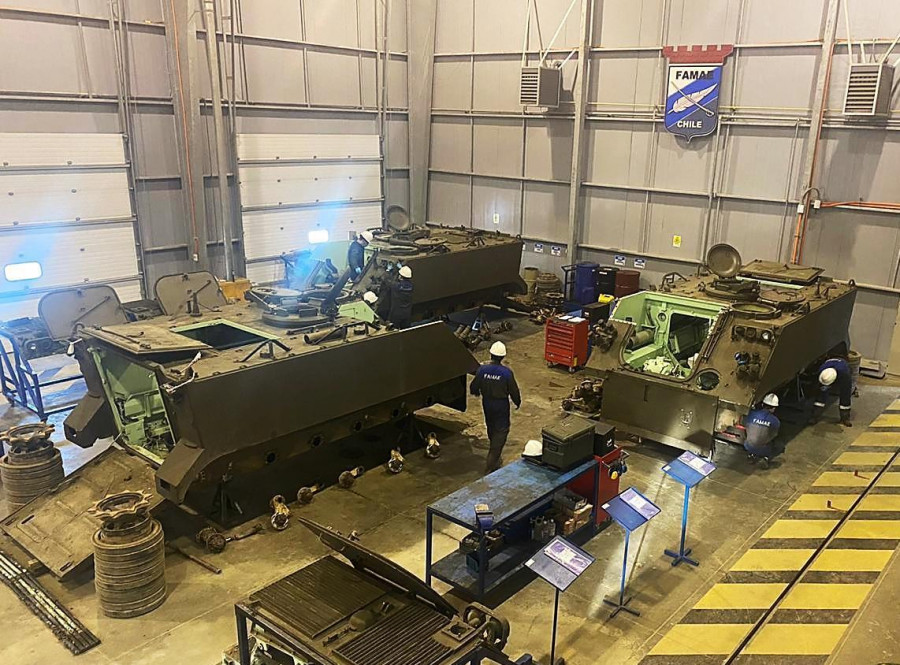 Mantenimiento de carros M-113 del Ejército de Chile. Foto Famae
