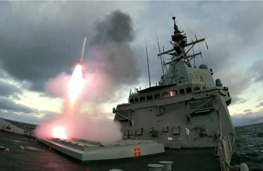 Lanzamiento de misil ESSM desde la fragata Cristóbal Colón. Foto Armada