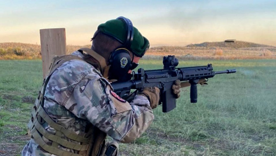 Prueba del fusil FAL modernizado. Foto ARA