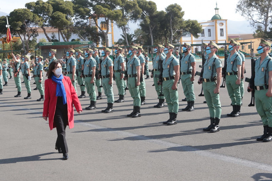 Robles pasa revista a la Legión el pasado mes de abril.