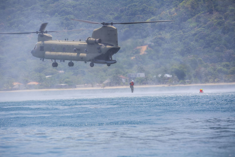 Un Boeing CH-47 Chinook durante el ejercicio. Foto Fuerza de Tarea Conjunta-Bravo.