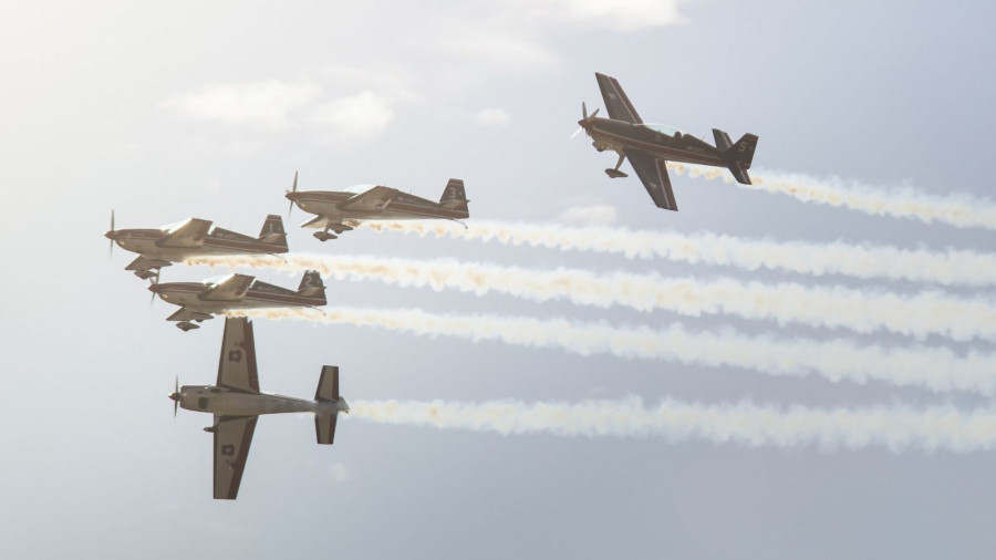 Último desprendimiento de los Extra 300L sobre la base aérea El Bosque. Foto Issan Valenzuela
