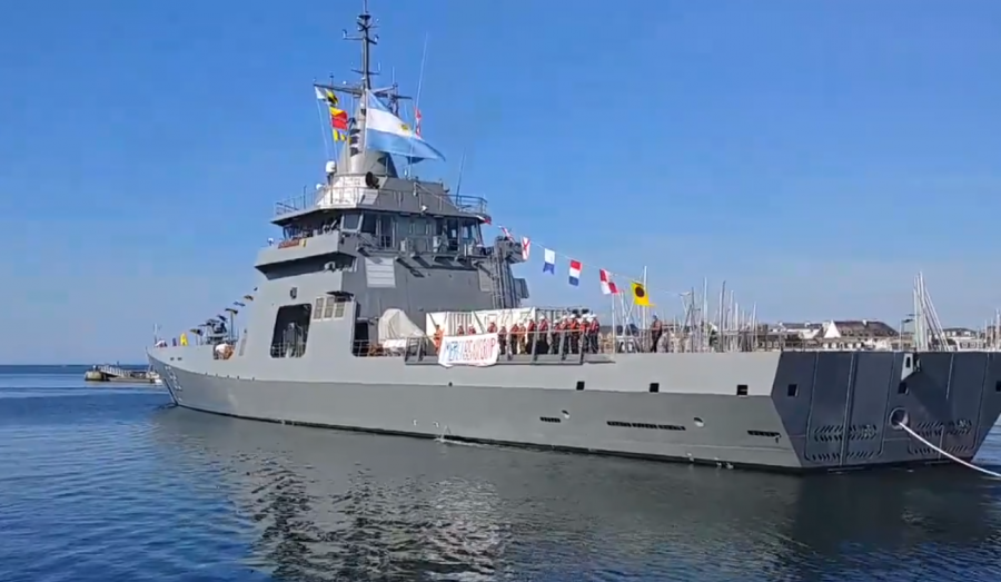 ARA Piedrabuena zarpando del puerto de Concarneau. Foto Le Télégramme